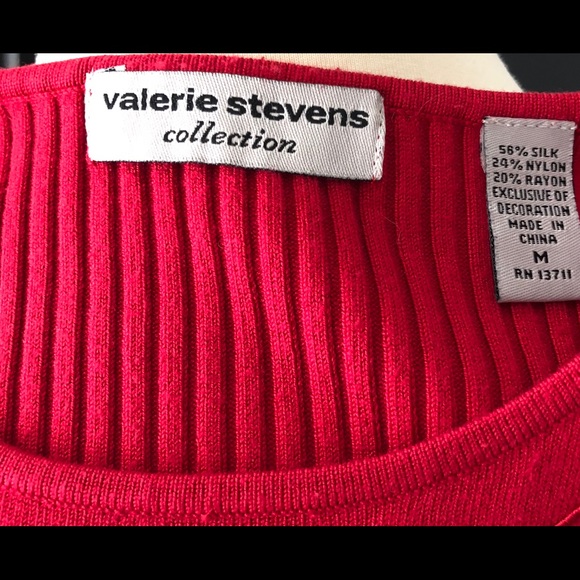 Valerie Stevens Red Sleeveless Sweater. - Picture 8 of 8